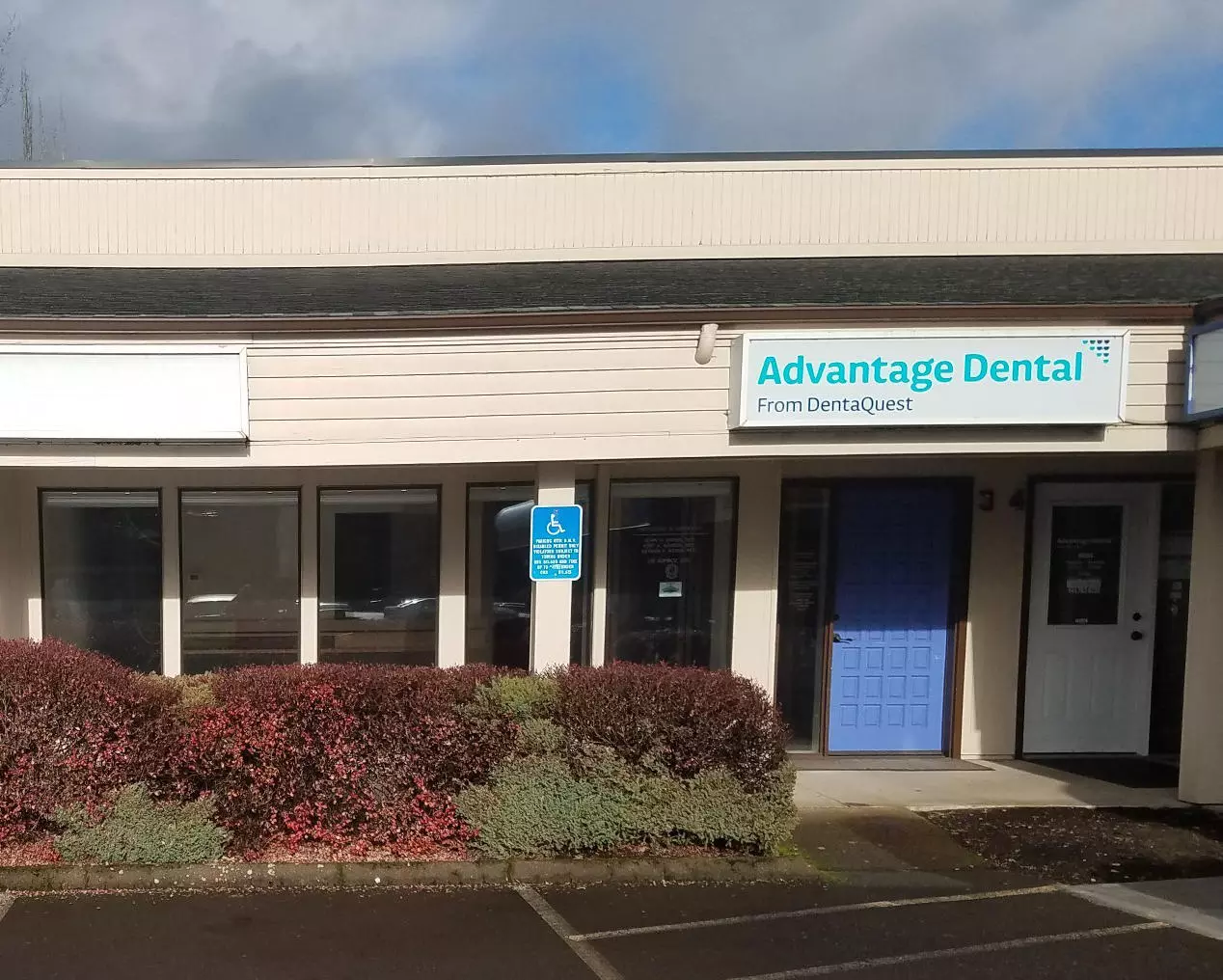 Advantage Dental+ Springfield storefront.